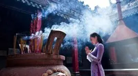 Tục đi lễ chùa đầu năm và ý nghĩa về với cội nguồn dân tộc